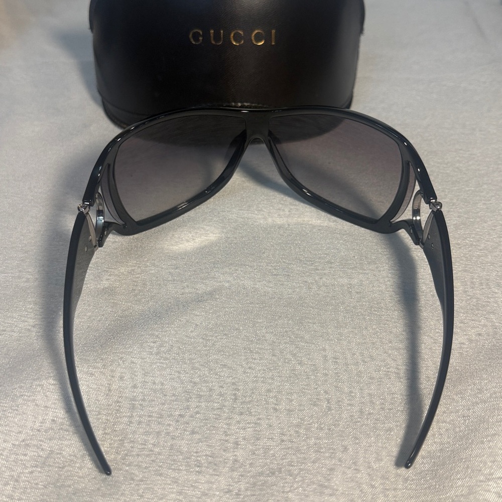 Gucci Black Oversized Sunglasses - Picture 2 of 6